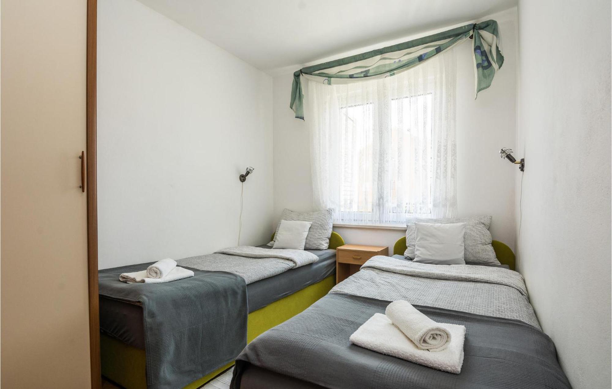 Beautiful Apartment In Privlaka With Kitchen Eksteriør billede