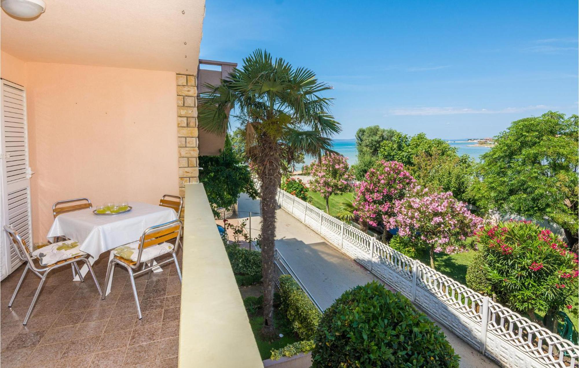Beautiful Apartment In Privlaka With Kitchen Eksteriør billede